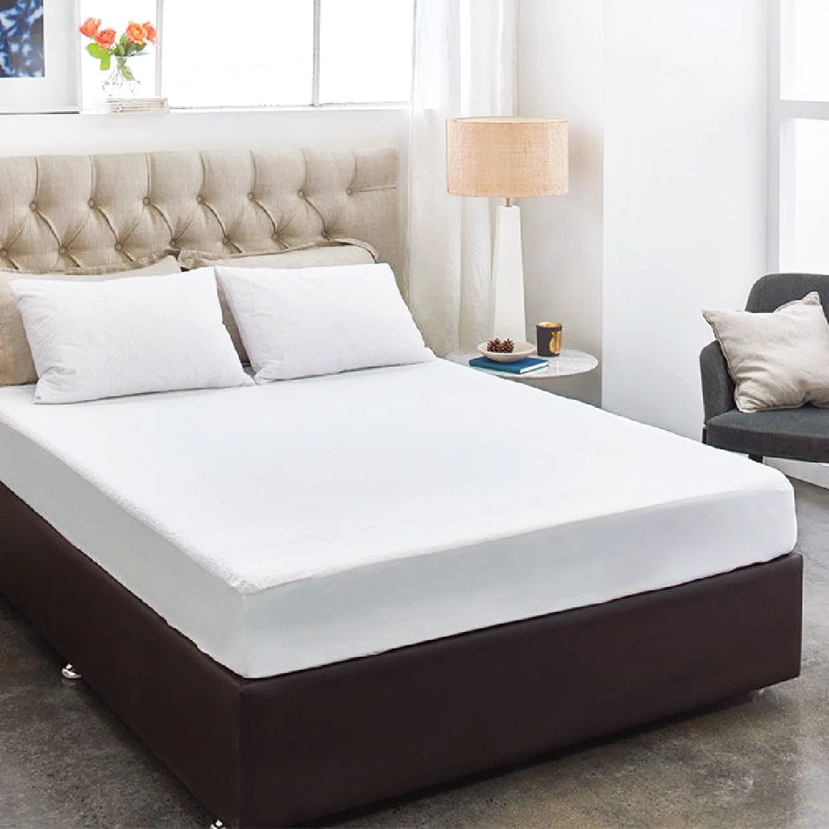 Luxe Comfort Waterproof Fitted Sheet Mattress Protector Cover (White, Queen)