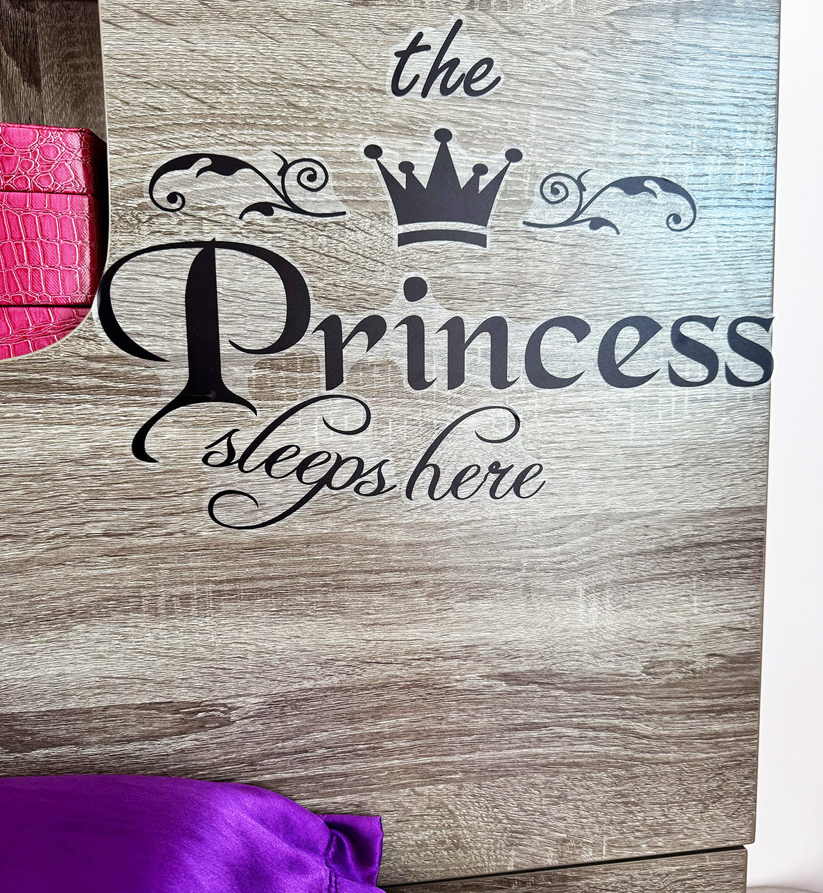 The Princess Sleeps Here Wall Stickers Girls Bedroom Decoration Vinyl Decal DIY Decor Mural Art